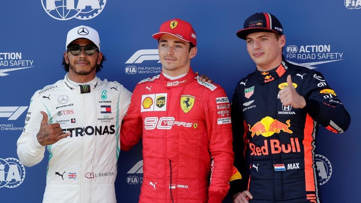 Leclerc, entre Hamilton y Verstappen tras lograr la 'pole' en Austria.