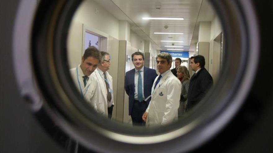 El alcalde de Córdoba visita el hospital San Juan de Dios