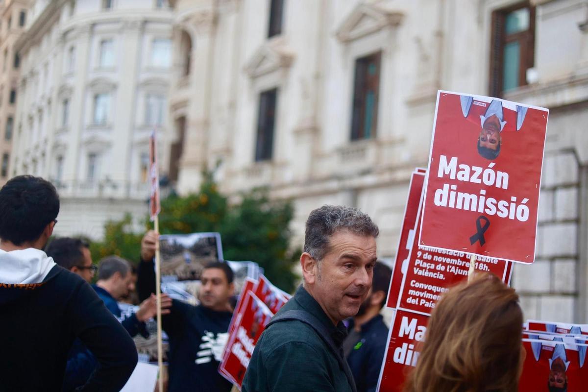 Carlos MazÓn Manifestación En Valencia Para Pedir Responsabilidades Por La Gestión De La Dana 5252