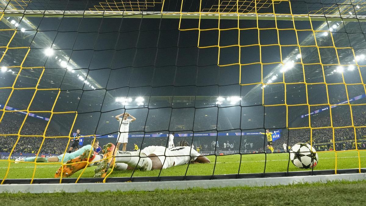 Dortmund - Sturm | El gol de Donyell Malen
