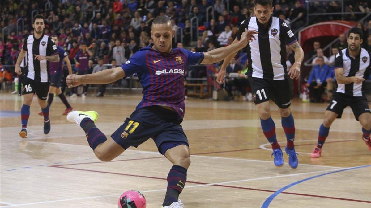 Ferrao marcó el 4-2 final en el choque liguero ante el Levante en el Palau