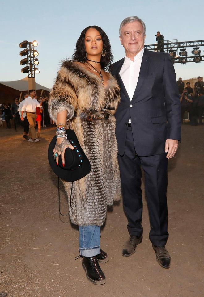 Rihanna con un abrigo de piel