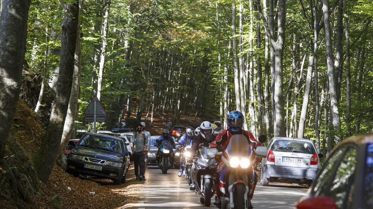 Aglomeración de coches en el Montseny