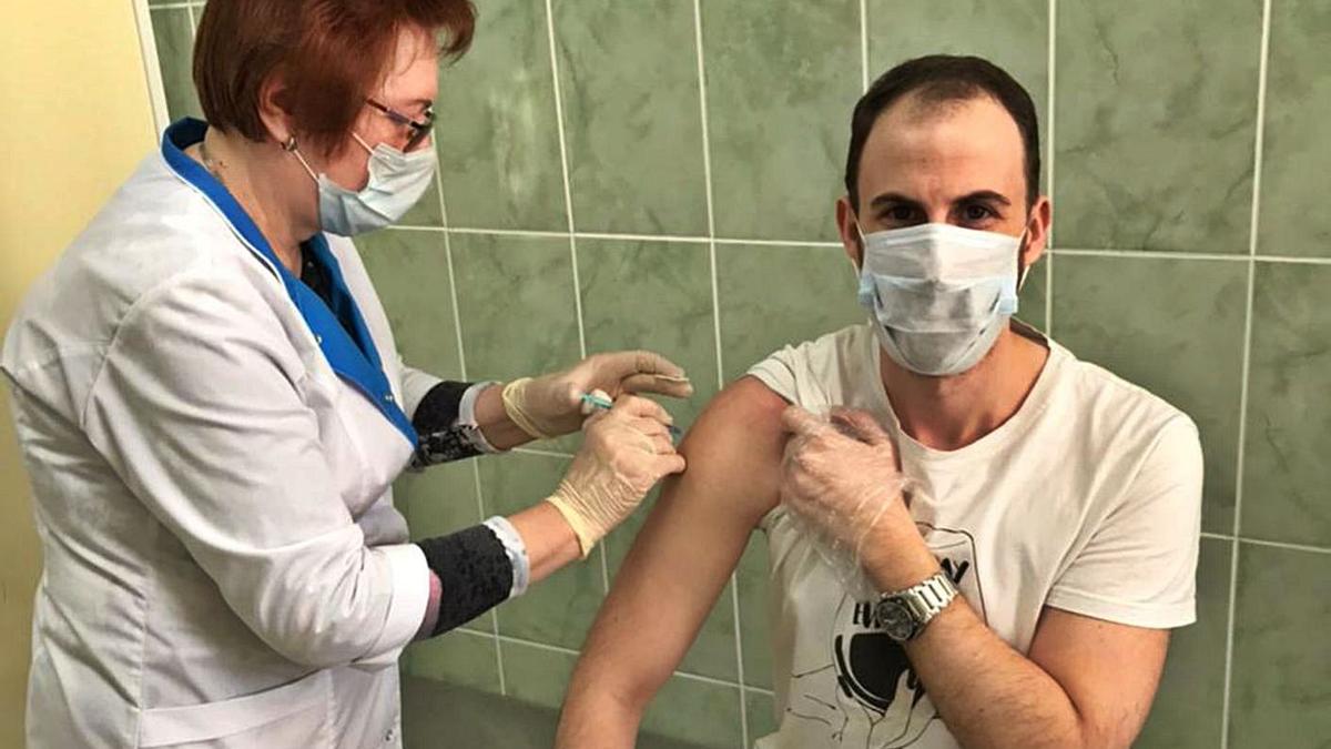 Juan Oliveira se vacunó el lunes, tiene 31 años y no pertenece a ningún grupo de riesgo.  | // CEDIDA