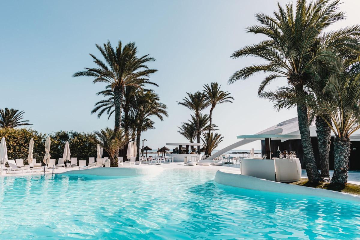 Una de las piscinas de Collados Beach, complejo de La Manga donde tuvieron lugar los hechos.
