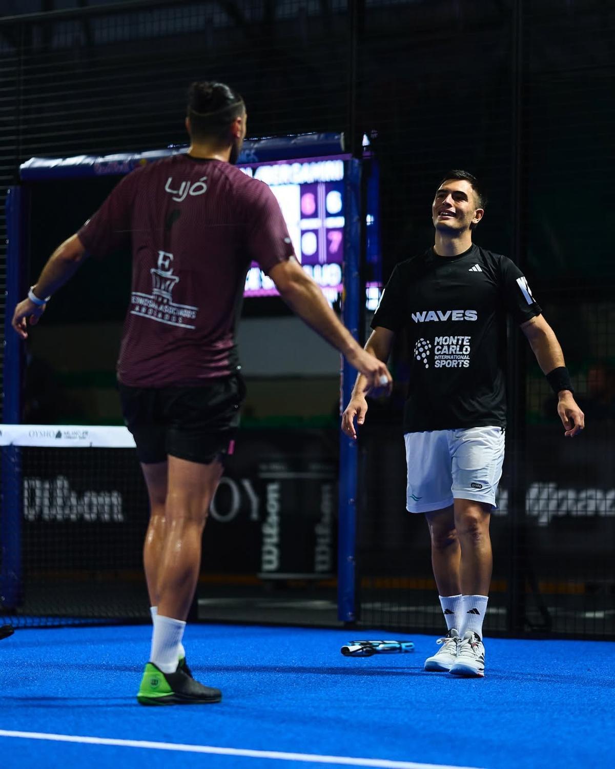 Maxi y Pablo celebran el triunfo en octavos de final de Milan