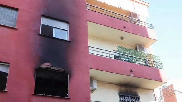 Un vecino del edificio donde se ha producido el incendio en Alberic: "Había mucho fuego"