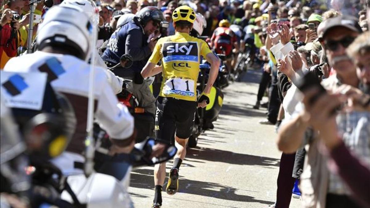 Froome, corriendo en el Mont Ventoux, durante el último Tour