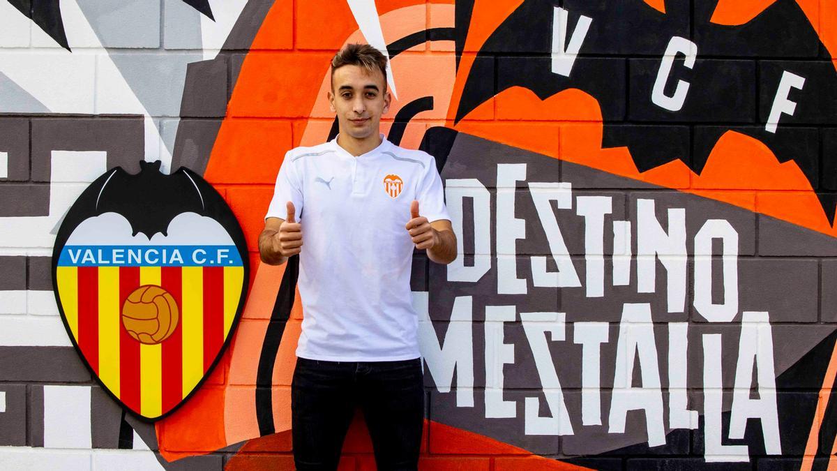 Darío Serra renovó con el Valencia CF hasta 2024