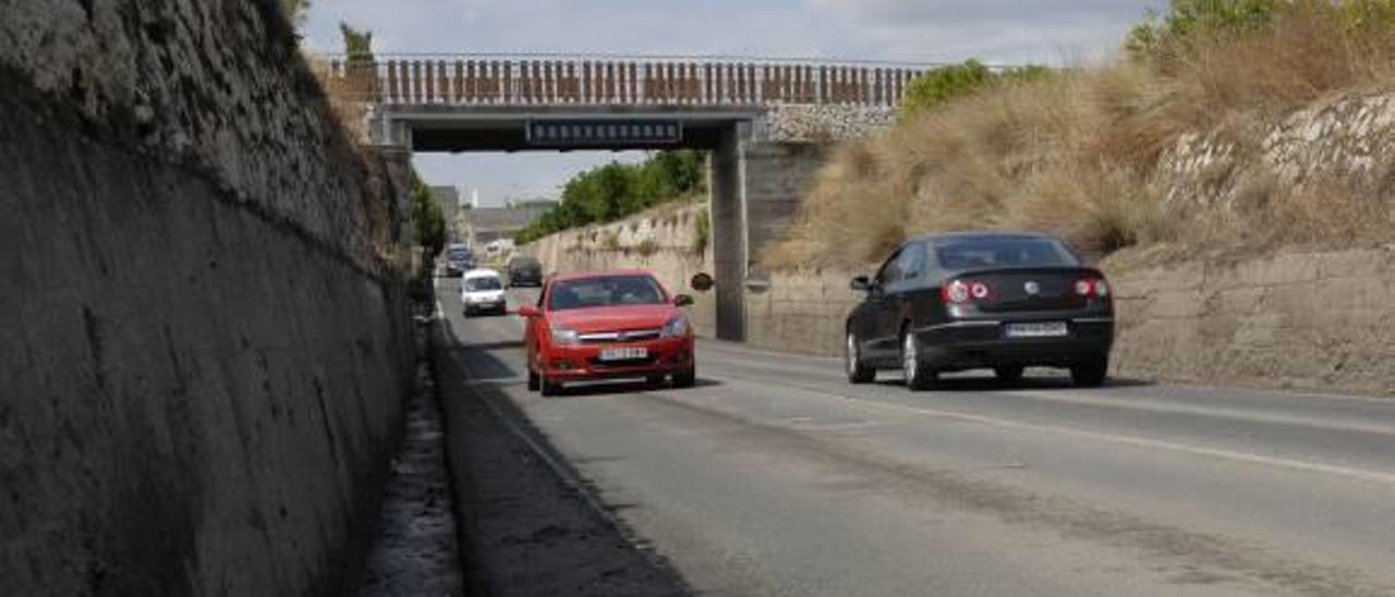 La diputación promete solventar  el badén inundable de Bellreguard