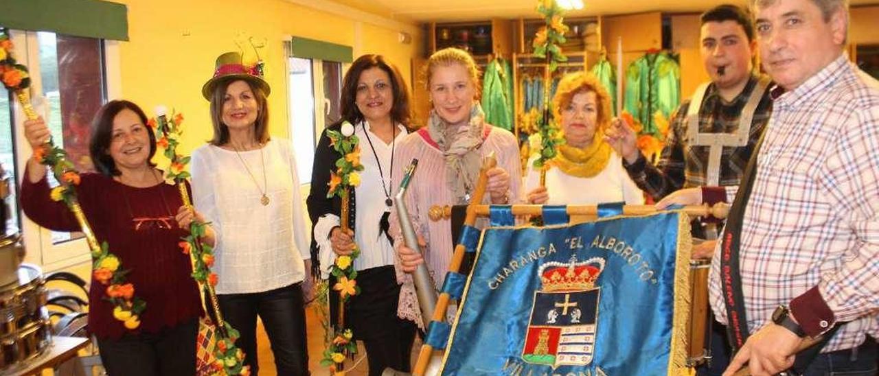 Maite Buitrago, Inmaculada Palomero, Mar Gancedo, Elvira Rita Soqueiro, Salud Díaz, Nicolás Fernández y Pepe Álvarez, en Villabona.