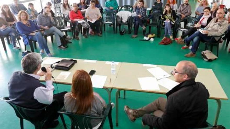 Una de les converses de dissabte a l&#039;escola Annexa.