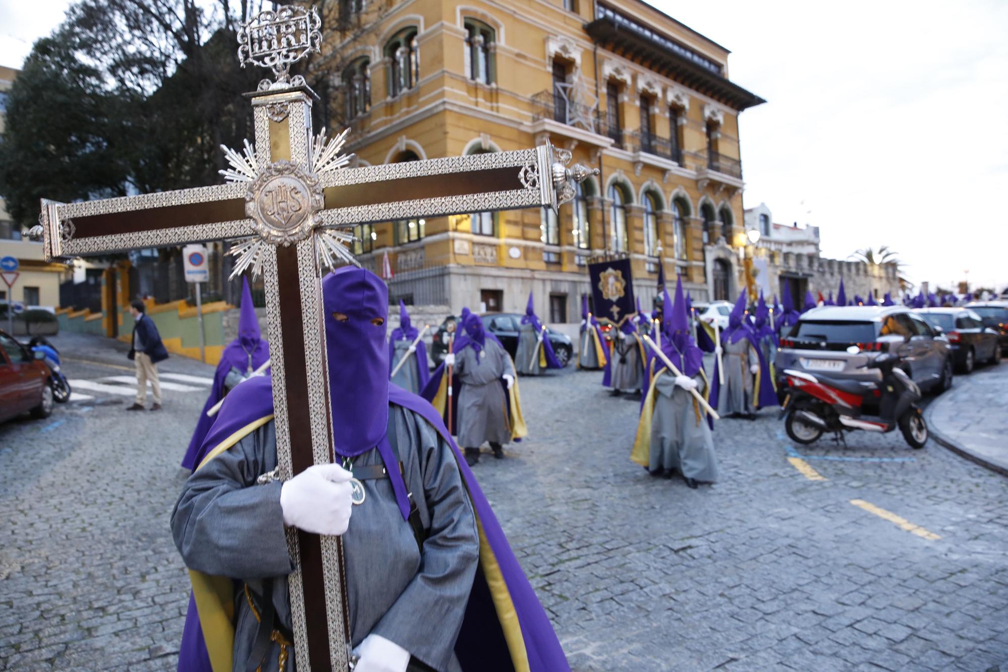 En imágenes: Procesión de Martes Santo en Gijón