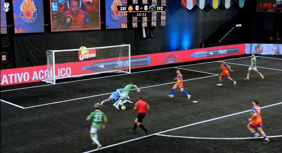 ¿Pero qué hizo Aitor Vives? Menuda dejada para regalar el gol...