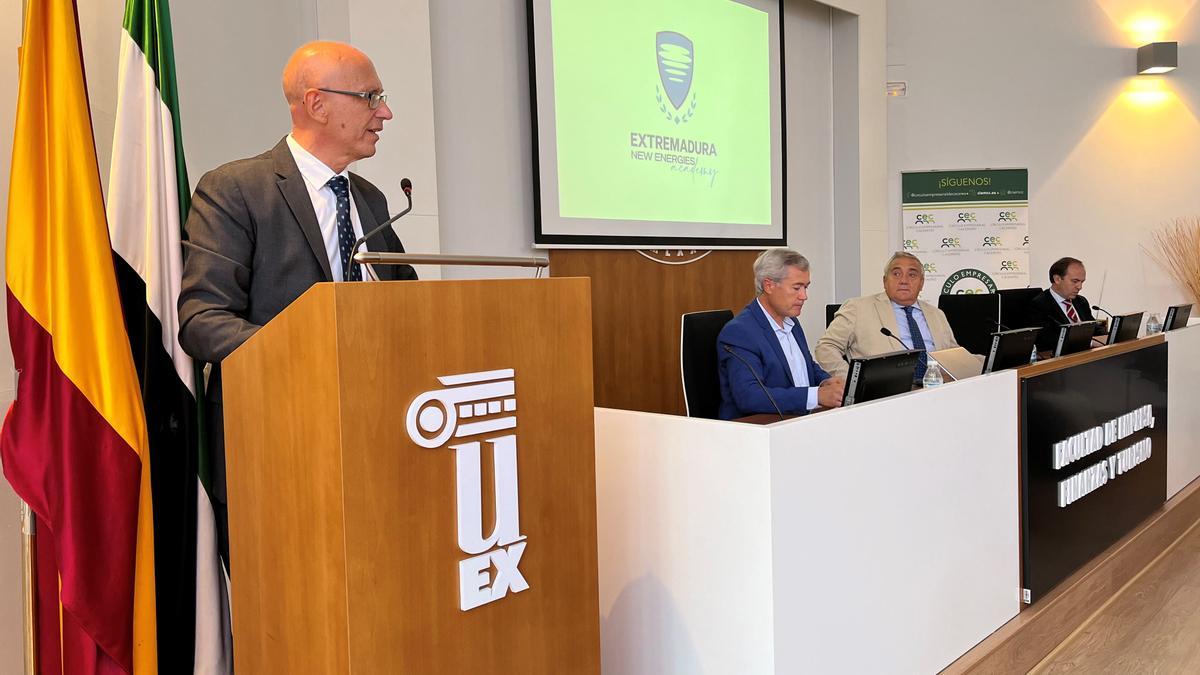 Un momento de la presentación en la Facultad de Empresa, Finanzas y Turismo de la Universidad de Extremadura.