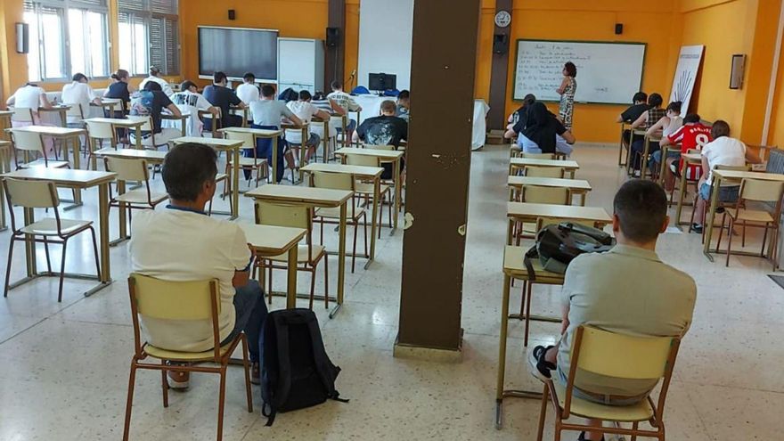 Una treintena de alumnos participa en la extraordinaria de la PAU en el León Felipe de Benavente