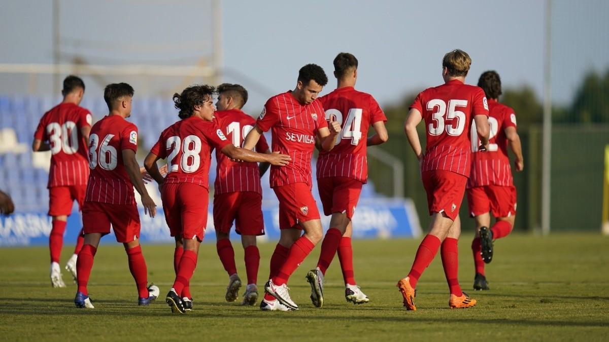 Los jugadores del Sevilla celebrando el tanto de Idrissi