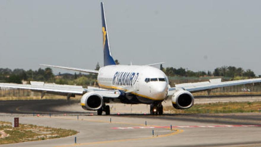 Ryanair ofrece hoy cien mil billetes desde 5 euros para volar en enero desde Alicante