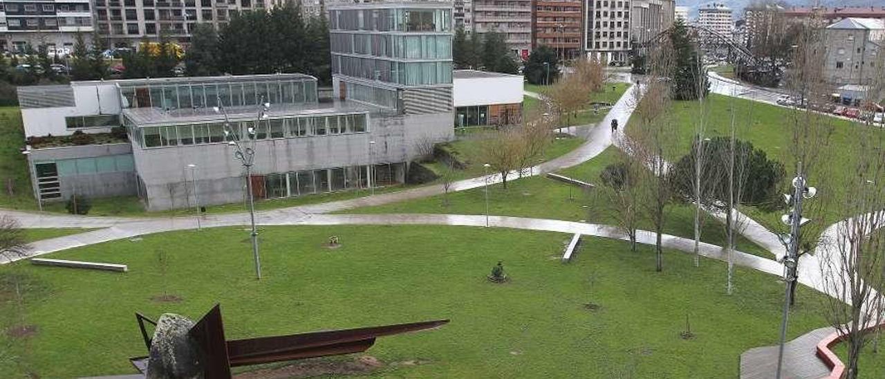 Vista del campus con el edificio de la Biblioteca Universitaria. // Iñaki Osorio