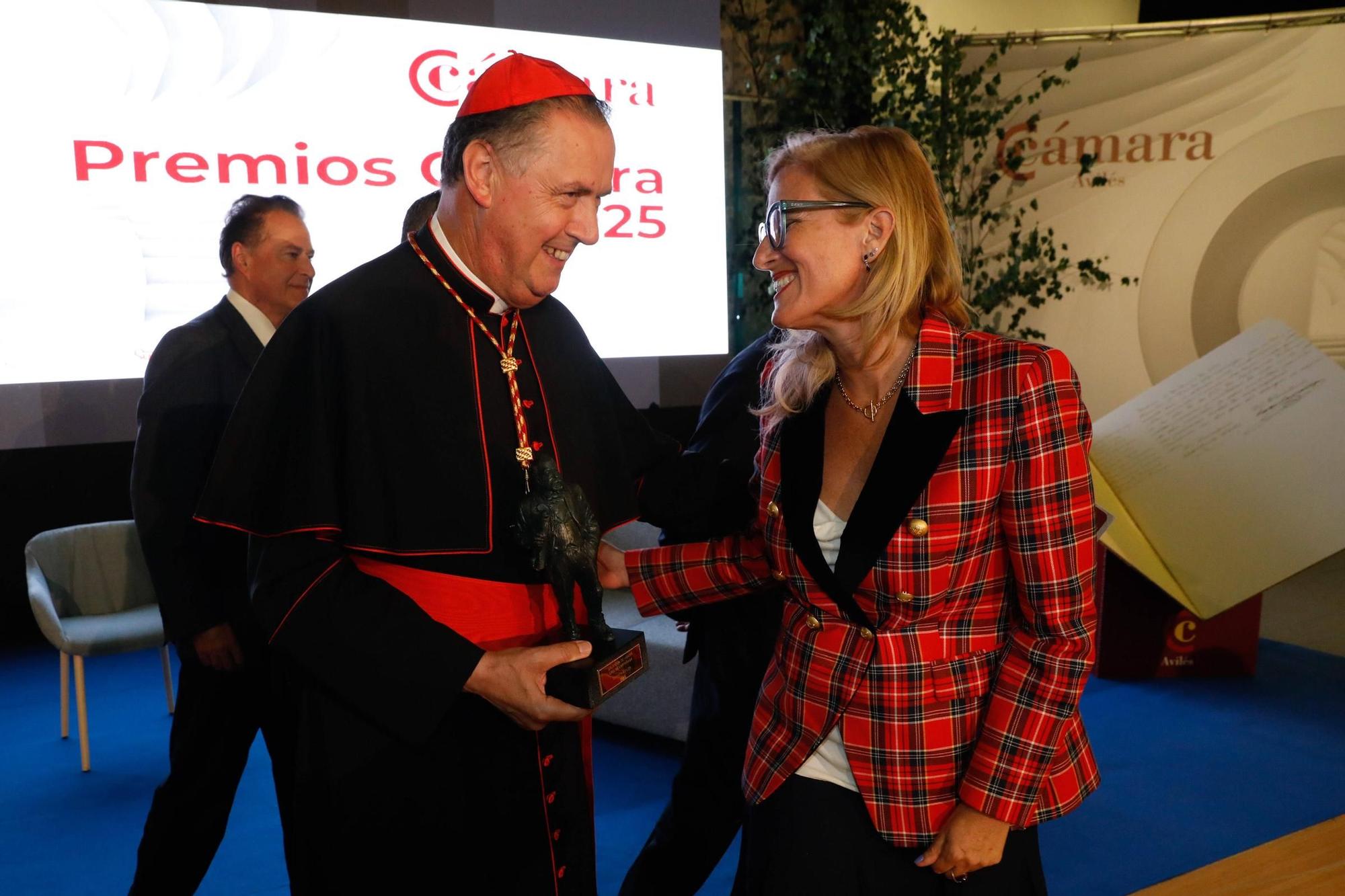 EN IMÁGENES: Los premios de la Cámara de Comercio de Avilés con el cardenal Artime entre los galardonados