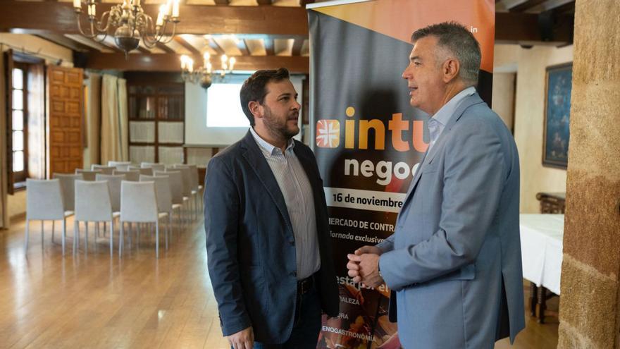 Víctor López de la Parte y Alberto Alonso en la reunión de Intur Negocios.