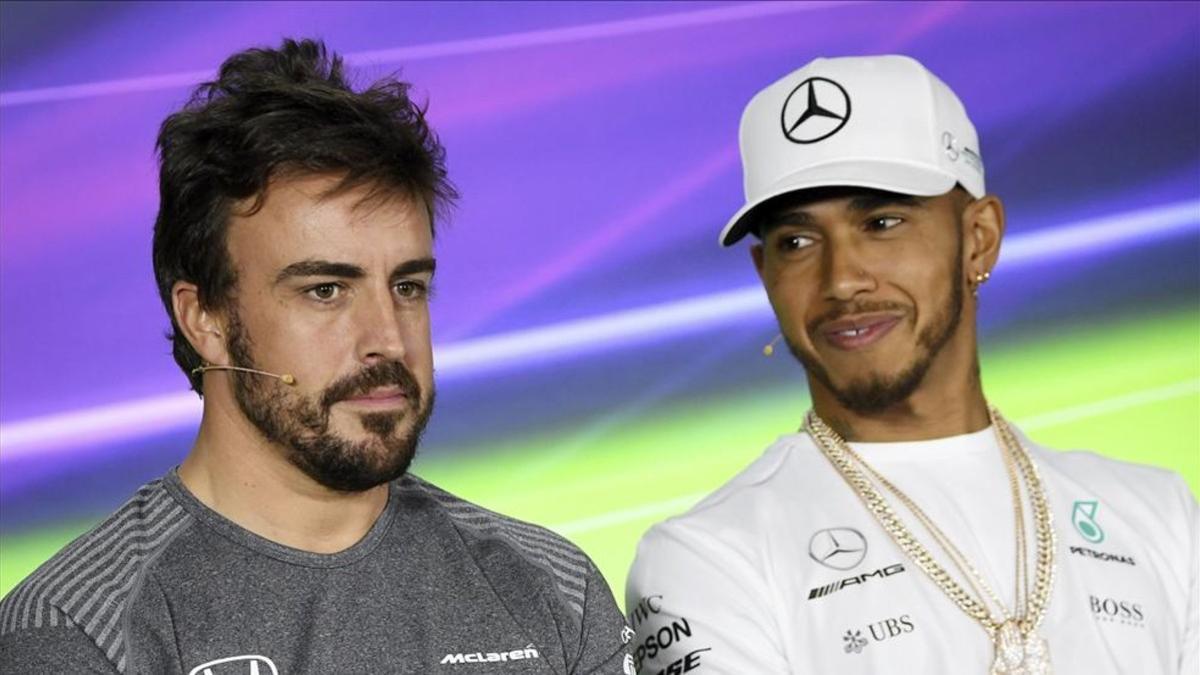 Alonso y Hamilton, entre bromas en la rueda de prensa