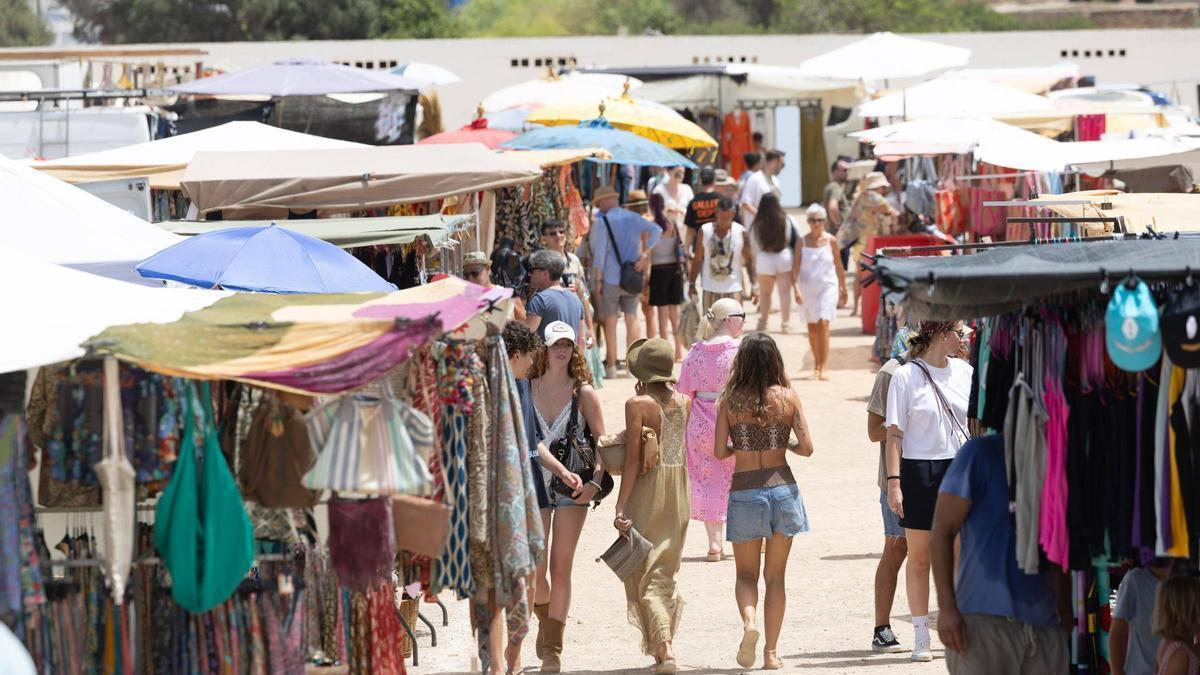 The Sant Jordi market in the middle of a heat wave.