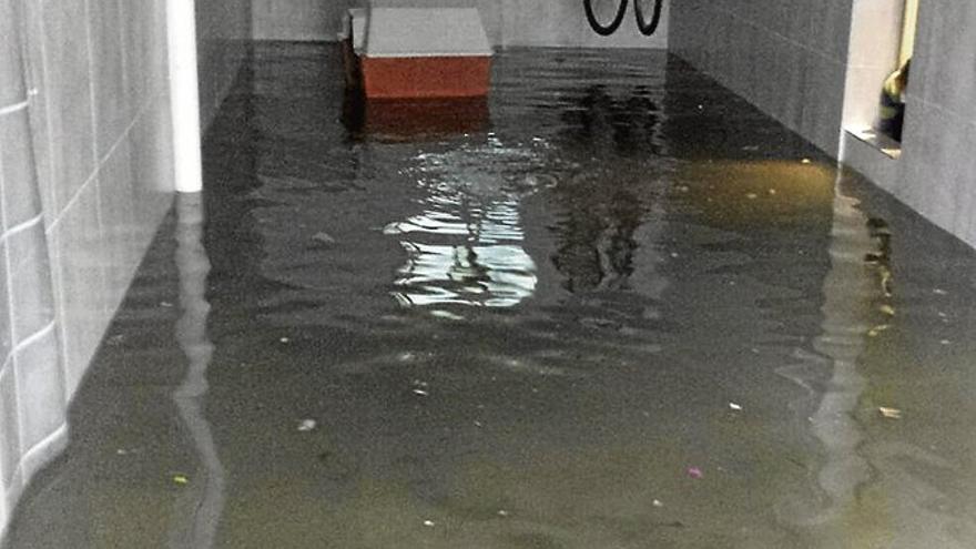 Vecinos de Ruta de la Expo reclaman al Ayuntamiento de Badajoz una solución a las inundaciones