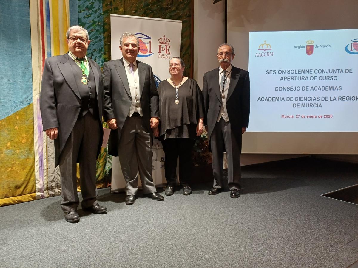 El consejero Juan María Vázquez, en la inauguración del curso del Consejo de Academias de la Región de Murcia