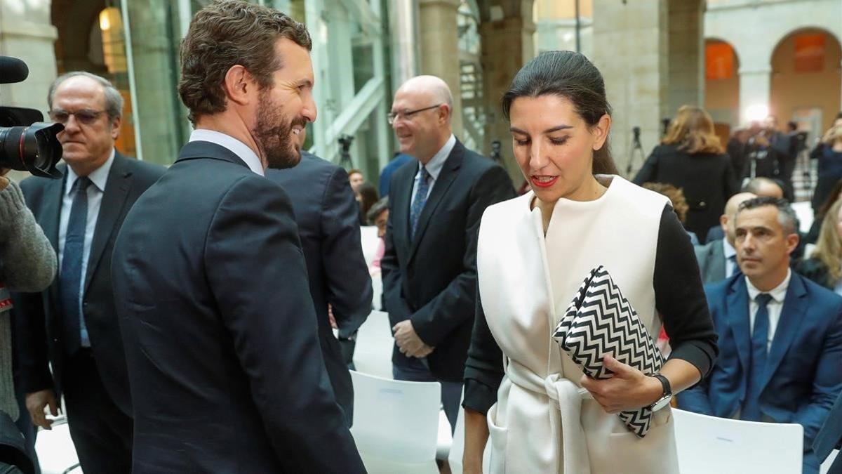 Monasterio se cruza con Pablo Casado en un acto organizado por el Gobierno de la Comunidad de Madrid, el 25 de noviembre del 2019