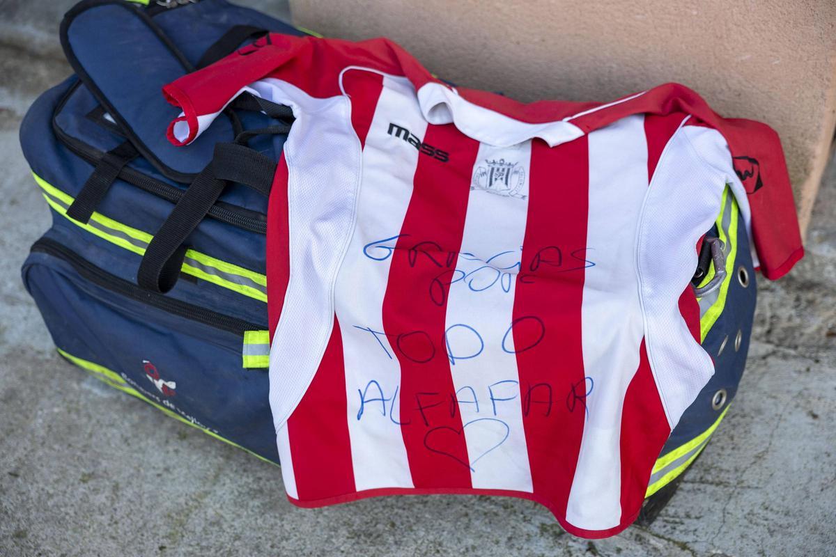 La camiseta que un niño regaló a los bomberos en Alfafar.