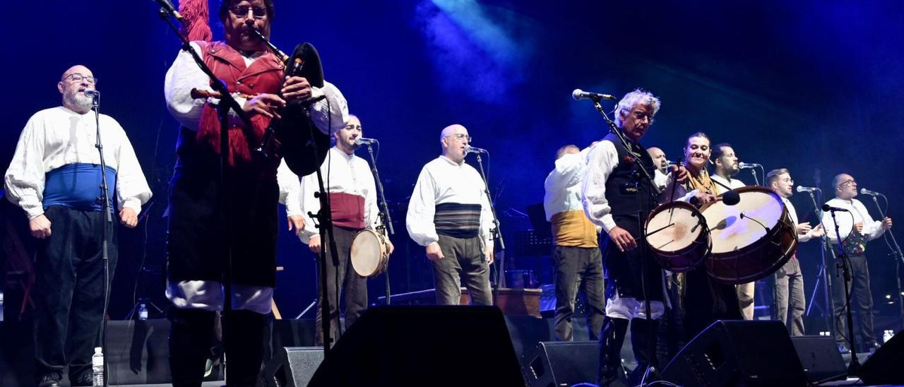 Treixadura celebró su aniversario acompañado de Cantigas y Agarimos, Rodrigo Romaní y la Banda de Música.   | // RAFA VÁZQUEZ