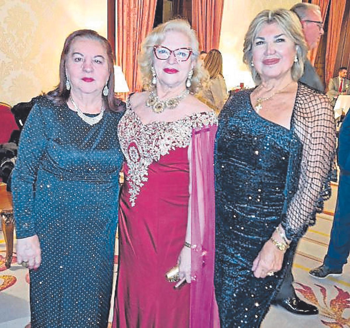 Encarni Puertas, Conchi Cózar y Sedi Behvarrad.