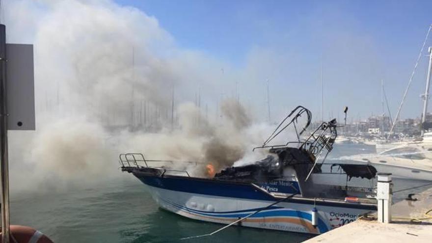 Estado en el que quedó el barco afectado por el incendio.