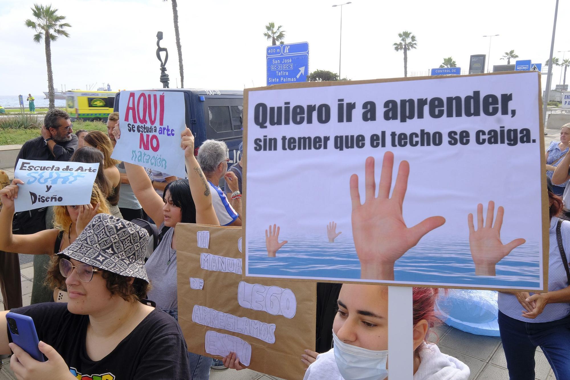 Protesta de los alumnos de la Escuela de Arte y Superior de Diseño Gran Canaria