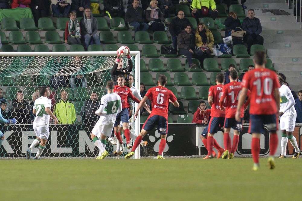 El Elche gana al Olot pidiendo la hora (2-1)