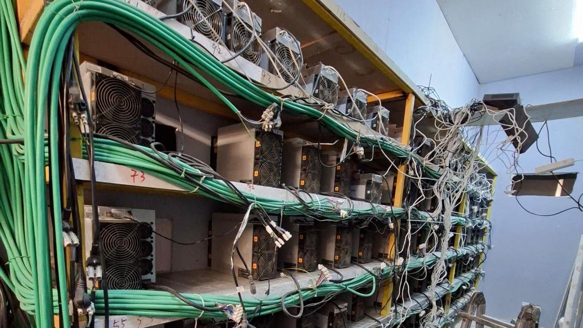 Un frau elèctric permet descobrir una granja de criptomonedes a Sant Vicenç de Castellet