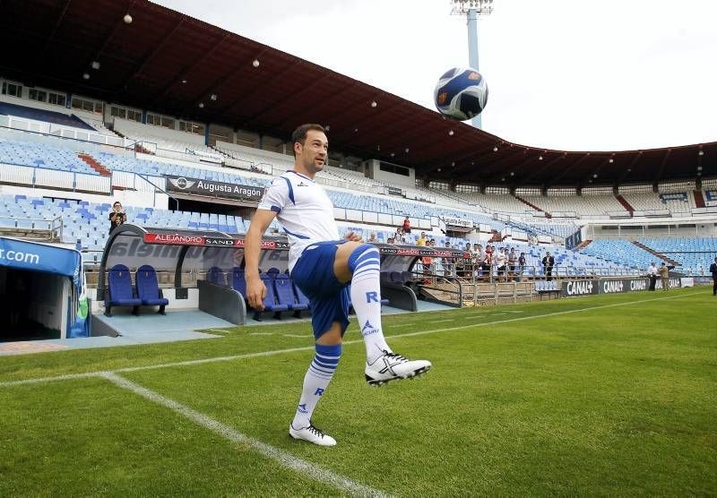 Presentación de Tato con el Real Zaragoza