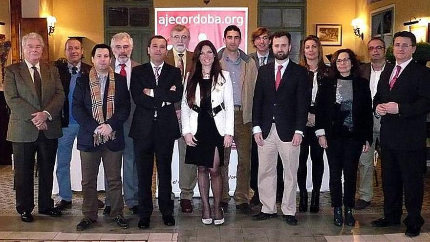 33 candidatos concurren a los premios AJE 2014