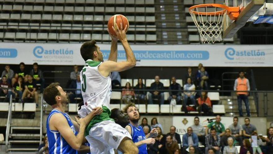 El TAU Castelló logra la permanencia virtual tras ganar al Melilla (77-64)