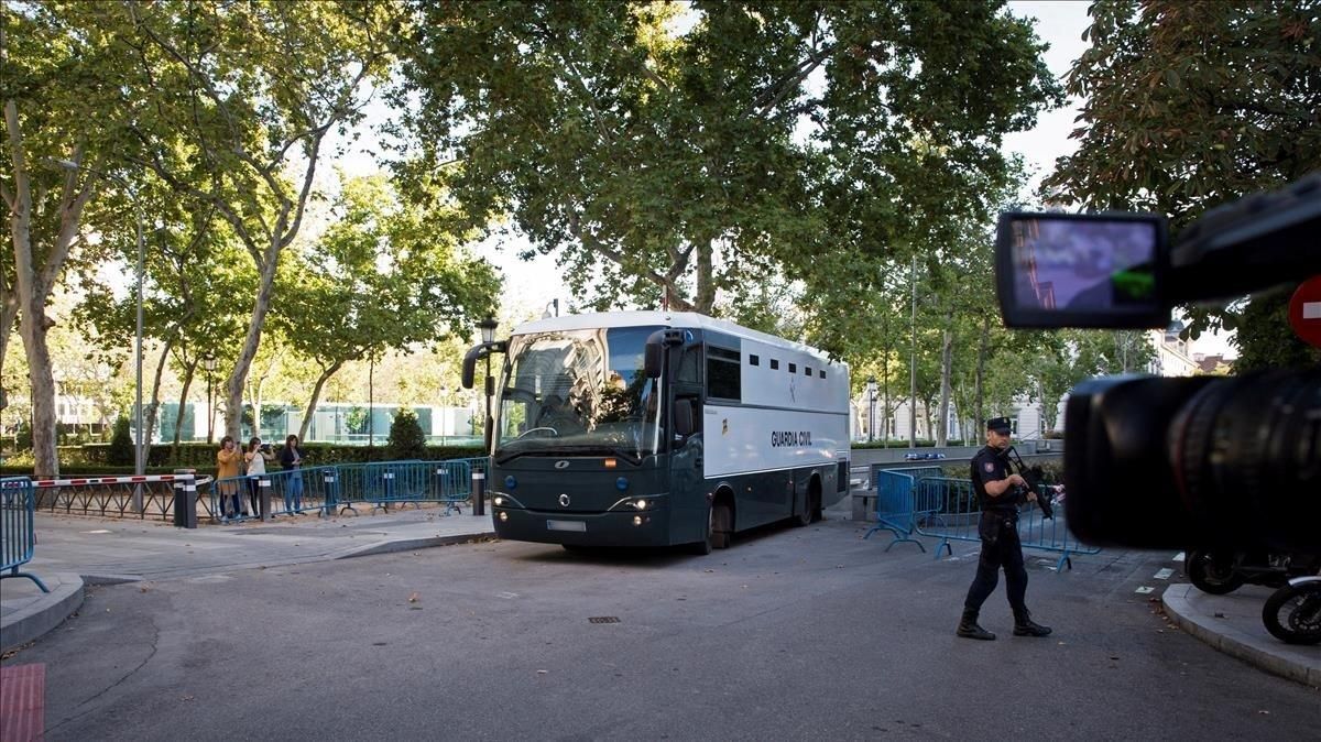 undefined50068975 graf9272 madrid 26 09 2019 el autob s de la guardia civi190926202346 undefined50068975 graf9272 madrid 26 09 2019 el autob s de la guardia civi190926202346