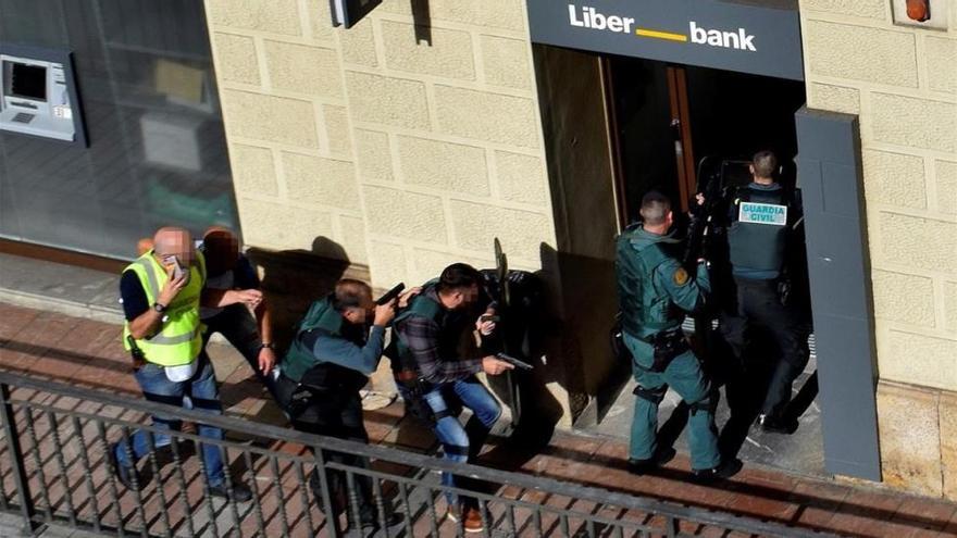 La Policía sorprende a dos ladrones en casa de uno de los atracadores de Cangas de Onís