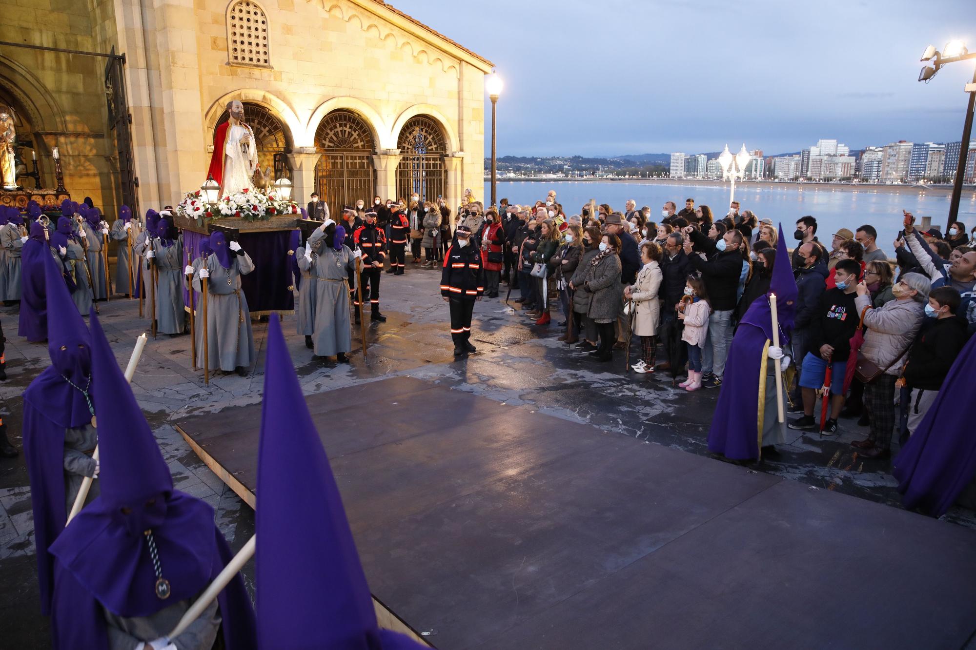 En imágenes: Procesión de Martes Santo en Gijón