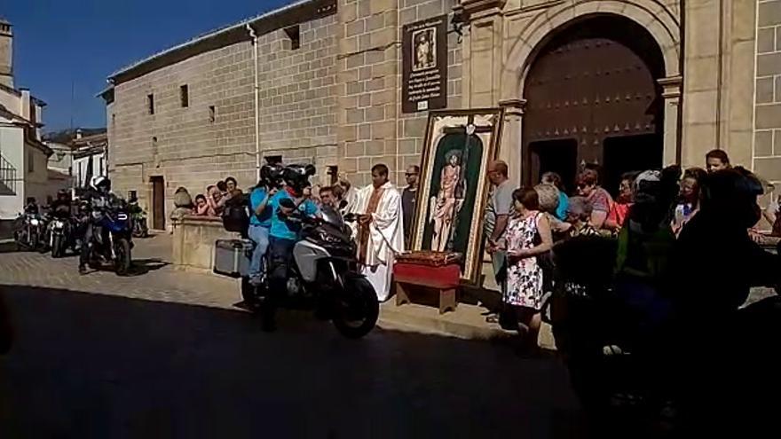 Ofrenda floral al Cristo de Serradilla