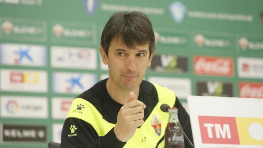 Pacheta, técnico del Elche, esta mañana en rueda de prensa.