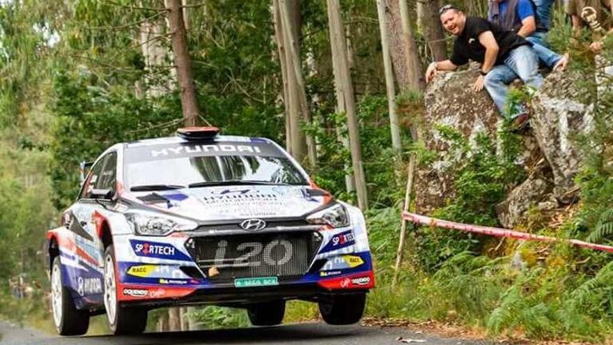 El Hyundai i20 R5 de Suárez y Carrera, durante el Rallye de Ferrol. // A. Novoa