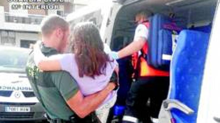 Una mujer y una niña heridas leves en un incendio en una vivienda