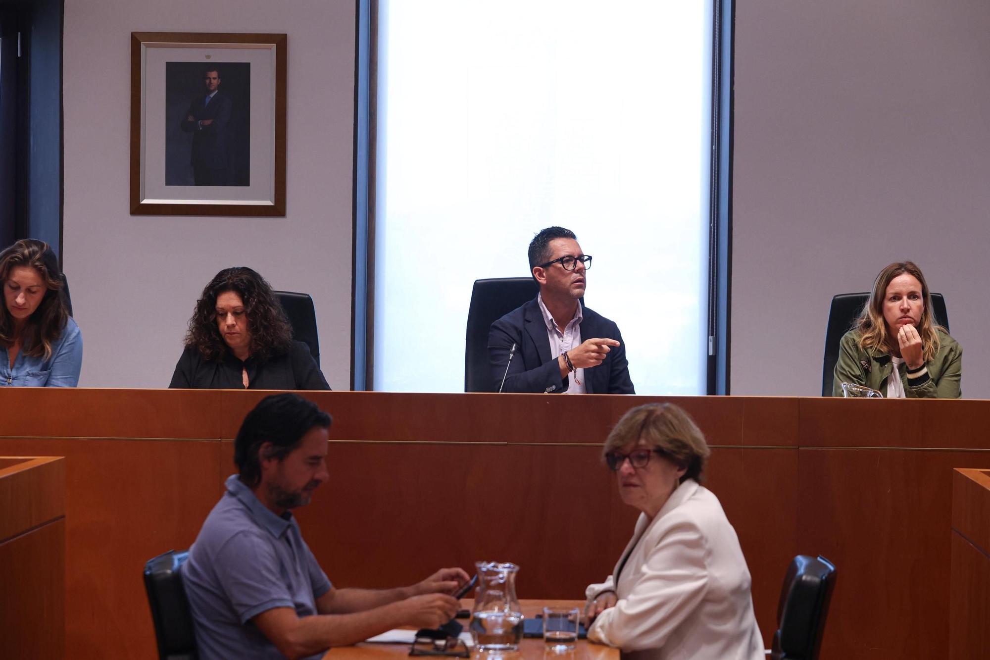 El alcalde Rafael Triguero y las tenientes Gema Marí (izquierda de la imagen) y Catiana Fuster (derecha).