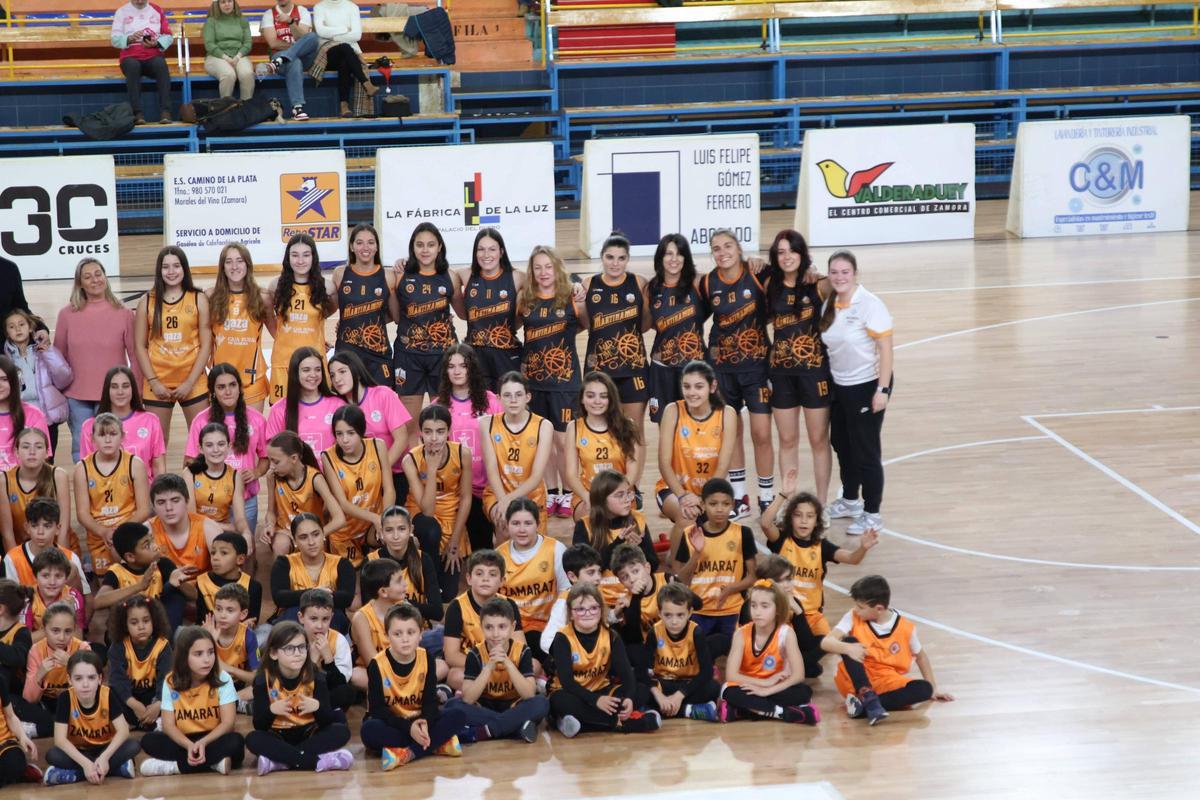 GALERÍA | El CD Zamarat presume de cantera  en un pabellón Ángel Nieto teñido de color naranja