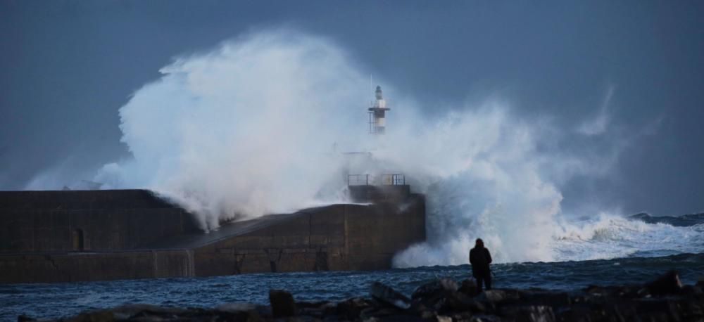 Temporal de viento y oleaje en Asturias